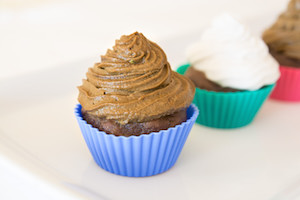 Glaseado de aguacate, dátiles y algarroba