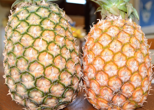 Piña madura y piña verde