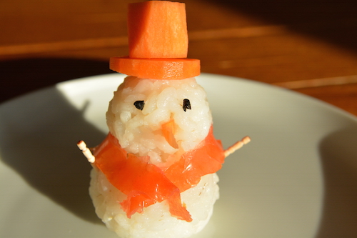 Muñeco de nieve hecho con arroz