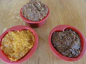 Madalenas en el molde en forma de corazón